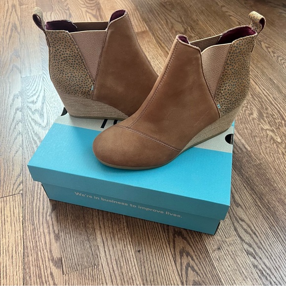 TOMS Kelsey Wedge Boot - Tan Leather / Mini Cheetah Suede (Size 8.5) - Picture 4 of 10